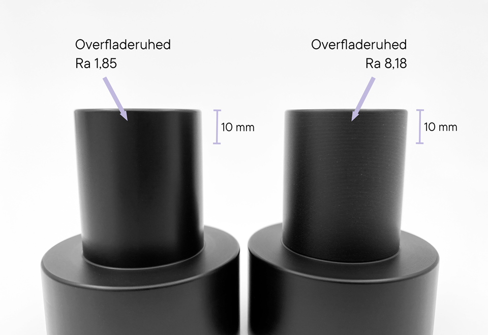 Drejede emner i teknisk plast med to forskellige overfladeruheder