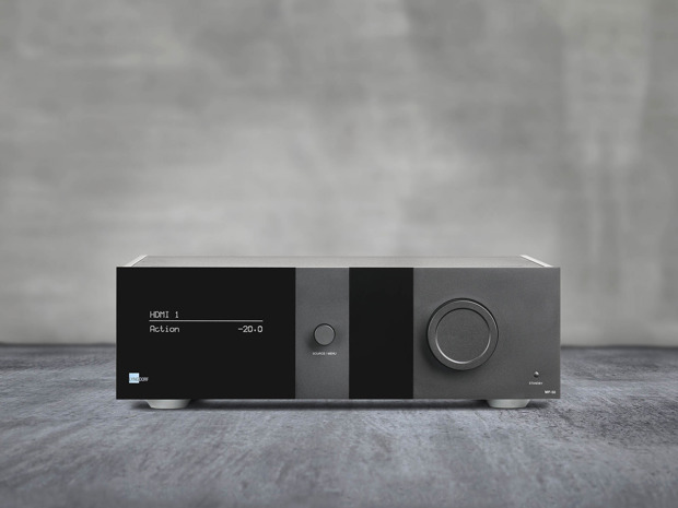 Front på musikanlæg fra Lyngdorf Audio er fremstillet af sort akryl hos Induflex