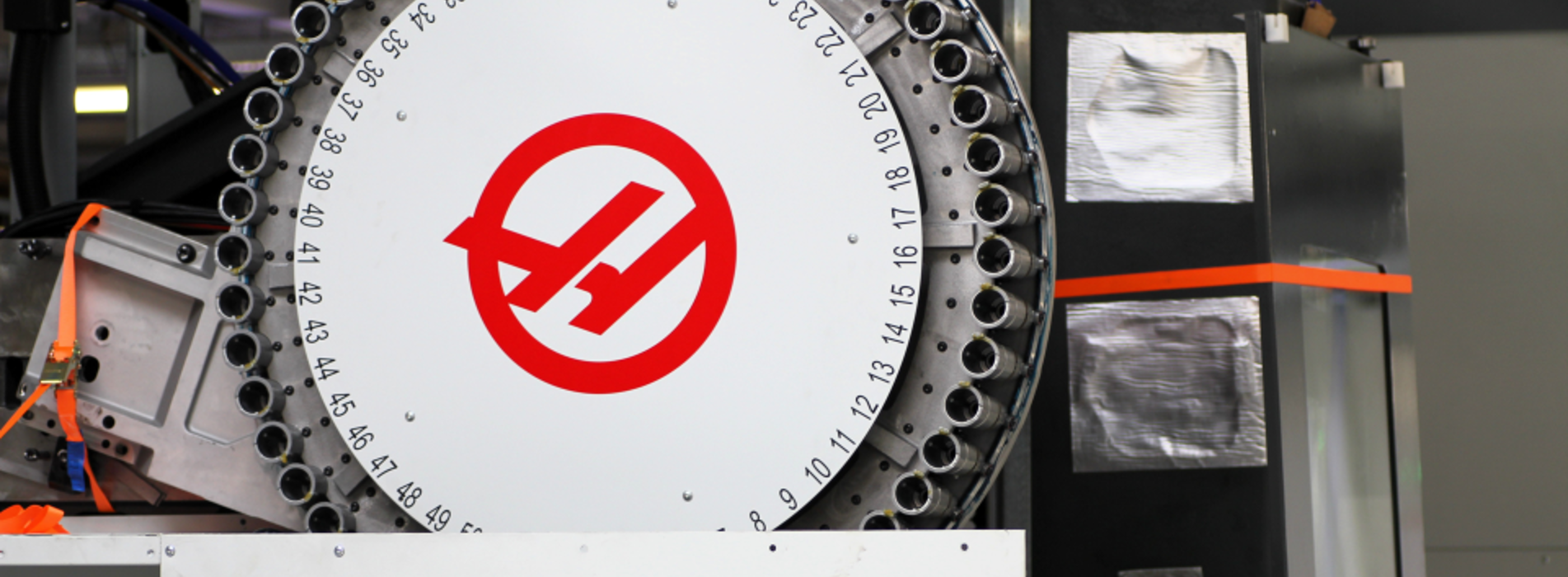 Den nye 5-akset CNC-fræser tilbyder simultanbearbejdning.