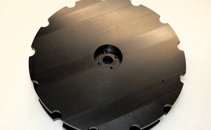 Sort plastemne bearbejdet til en kunde i medico.