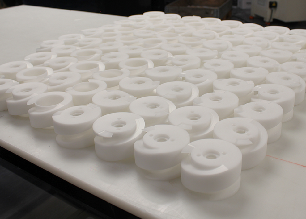 Dispenseringssnegle i hvid FKM plast er netop produceret