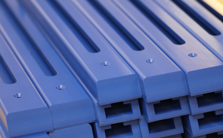 Blå profiler til en kunde i fødevareindustrien.