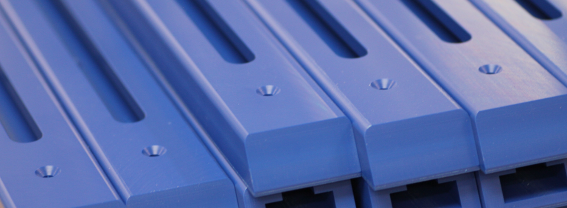 Blå profiler til en kunde i fødevareindustrien.