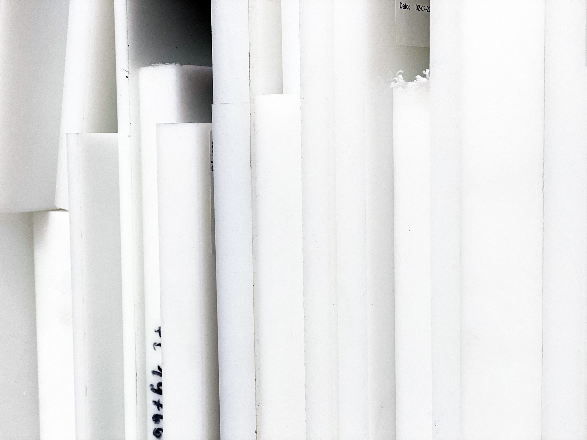 プラスチック MC901 丸棒（青） 直径 90mm　750 mm - 1