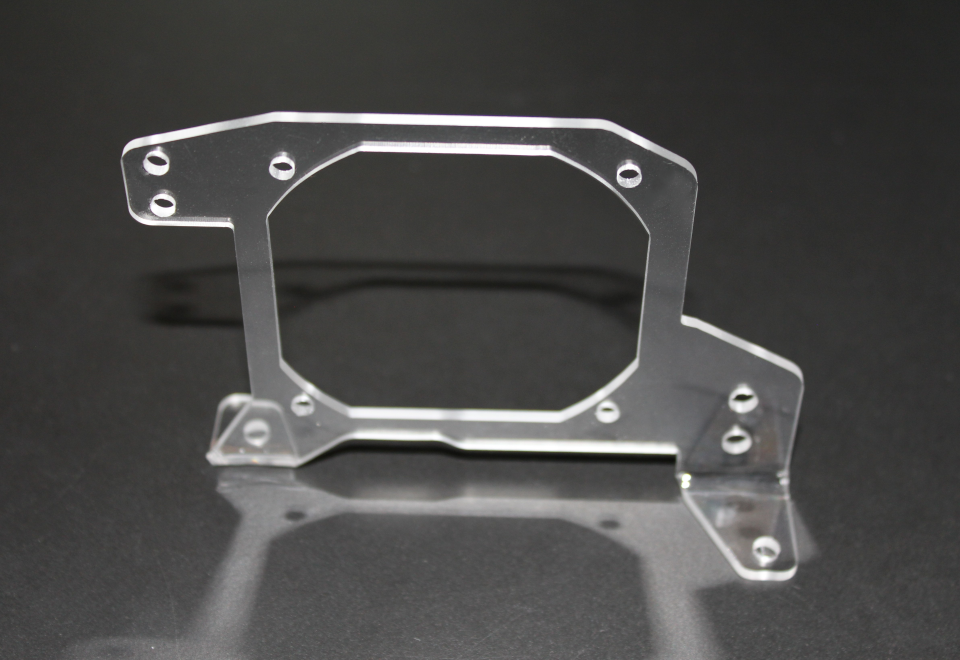 Lille PETG maskindel til industrien.