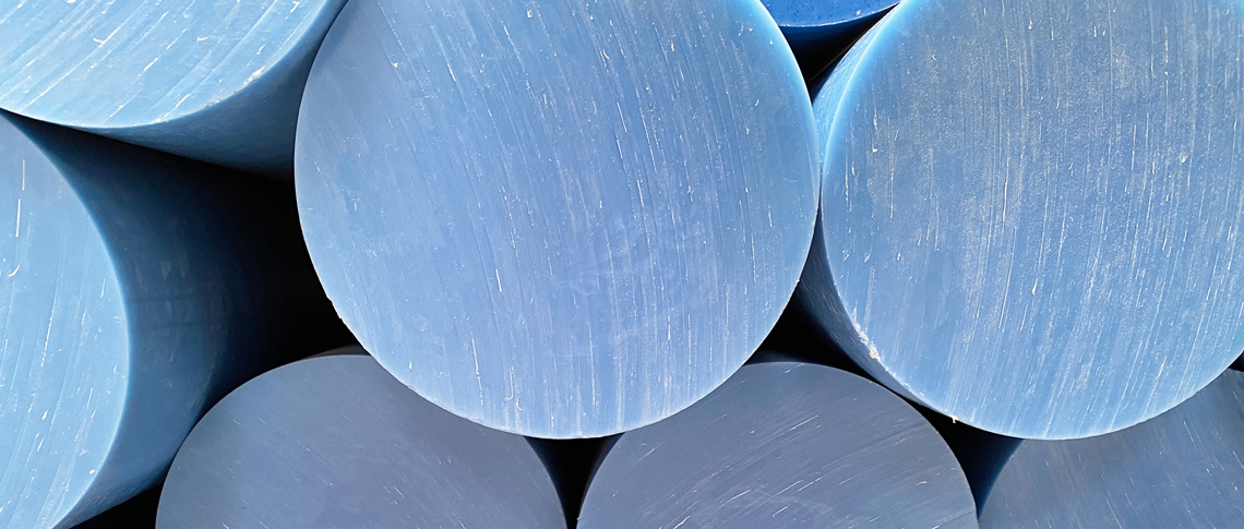 Stænger i blå nylon til bearbejdning hos Induflex