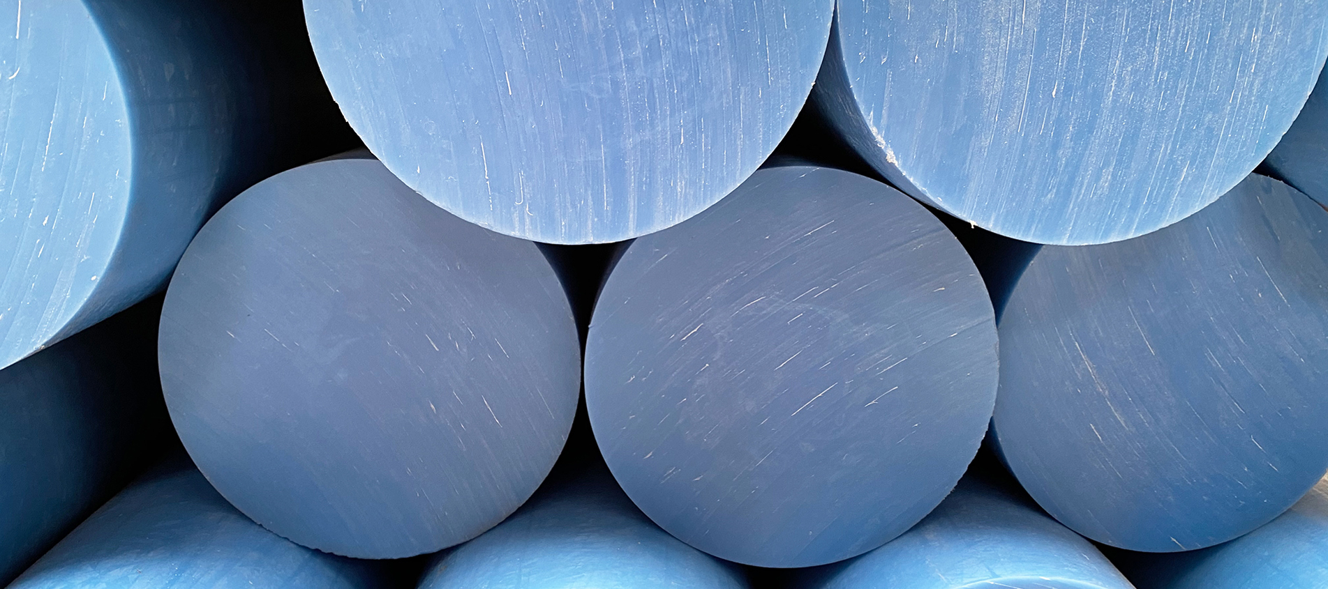 Rods in blue nylon for processing at Induflex