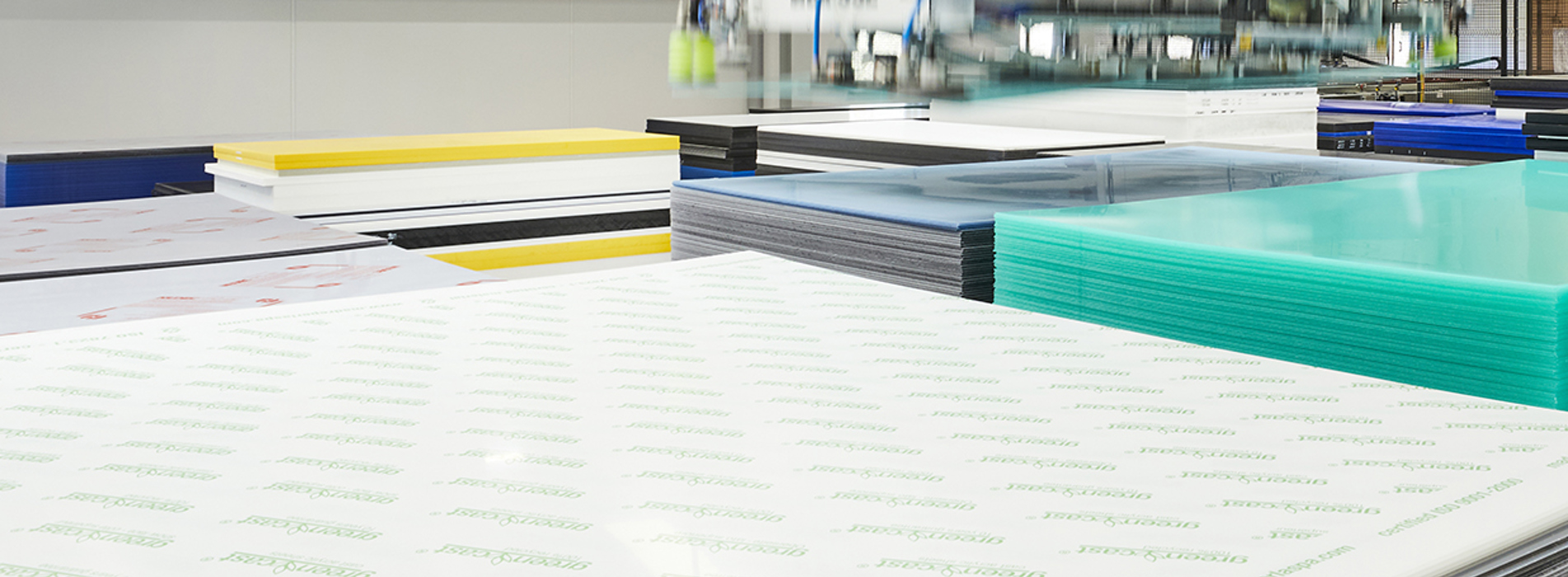 Crane picking up plastic sheets in Induflex's automatic sheet storage