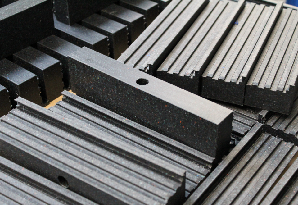 Kædeføringer i regenereret polyethylen.