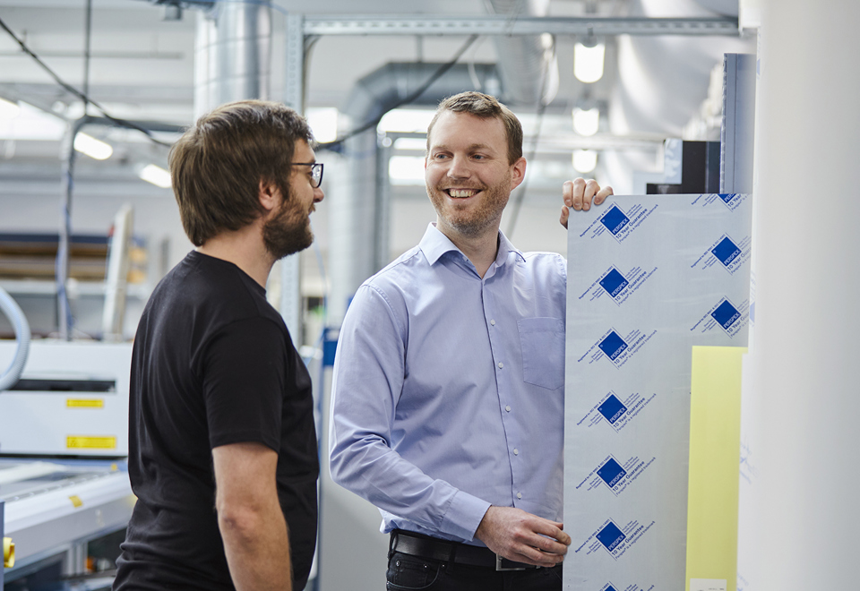 Industry technician and technical manager chooses a plastic sheet from Induflex's inventory