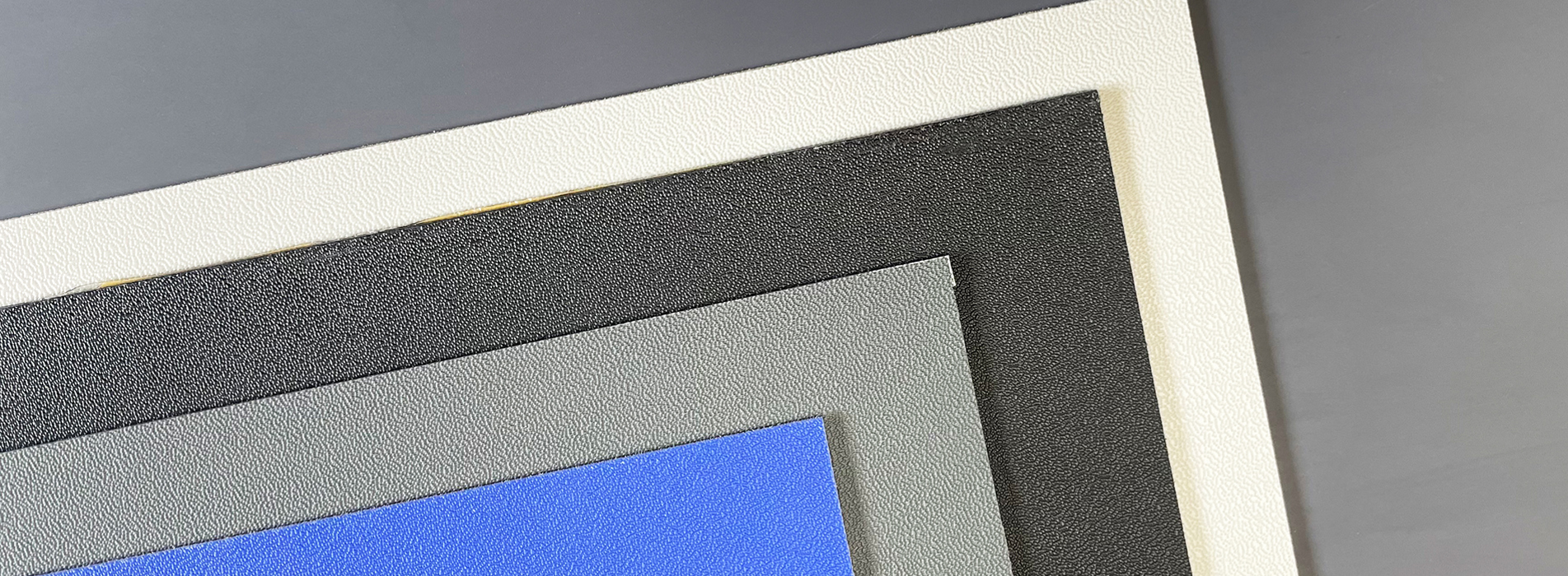 ABS plader i hvid, sort, grå og blå