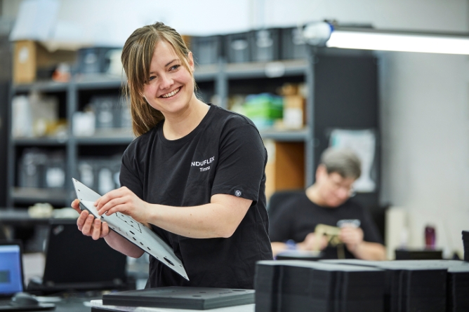 I montagen kan Induflex lime, montere coils, polere og meget mere.