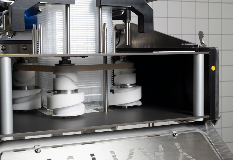 Dispenseringssnegle og sidepaneler i plast i fødevareproduktionsmaskine