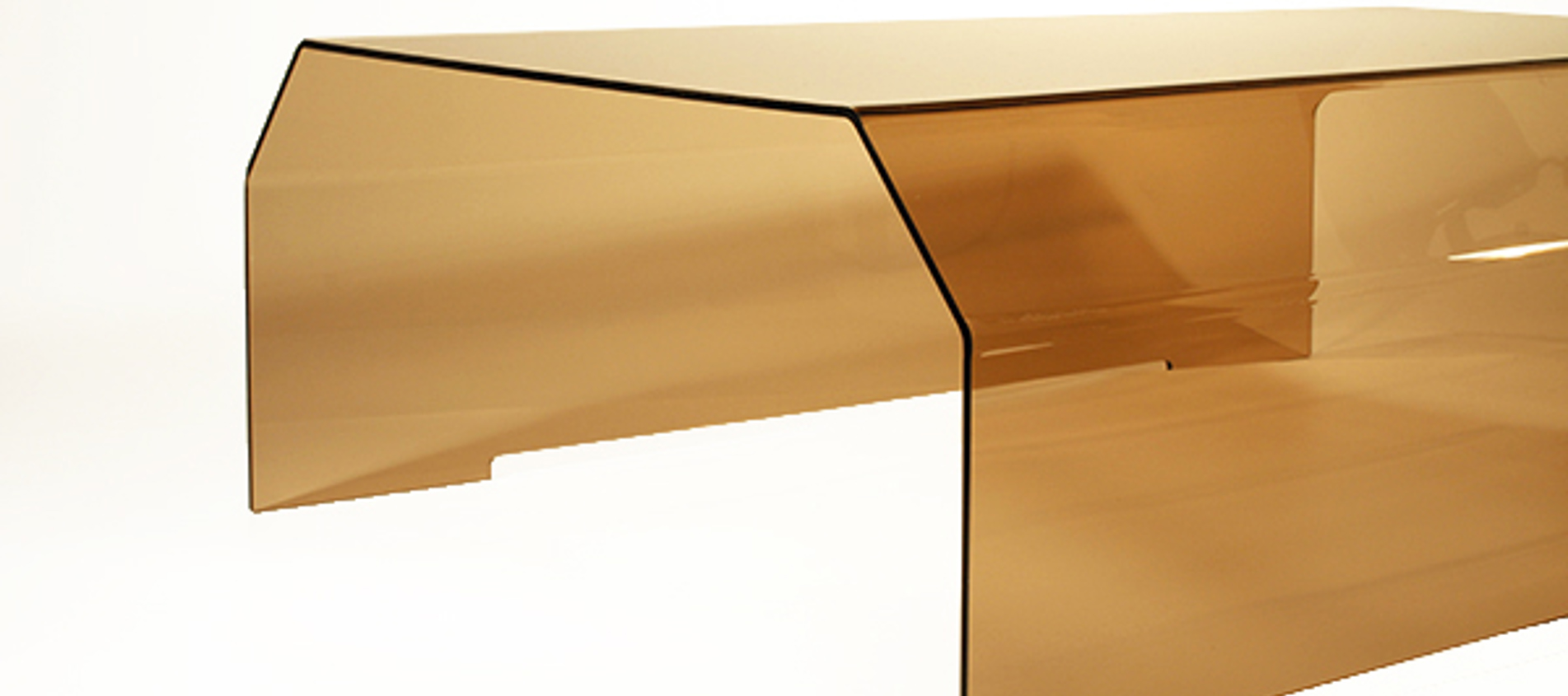 Safety screen in heat bent, smoke-coloured polycarbonate