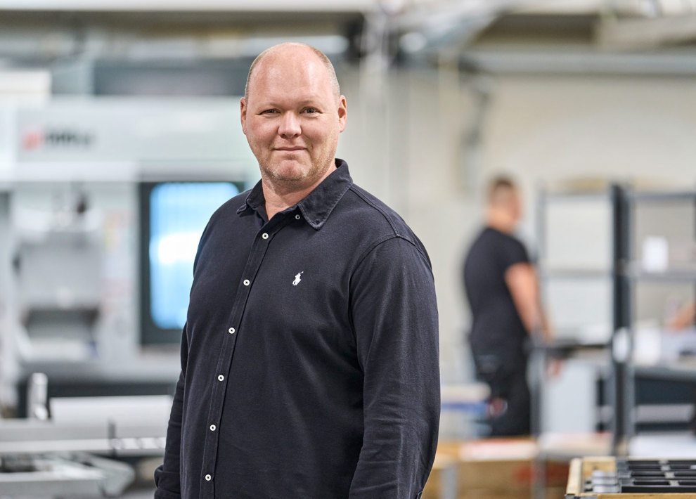 Direktør hos Induflex Rico Larsen i CNC-værksted.