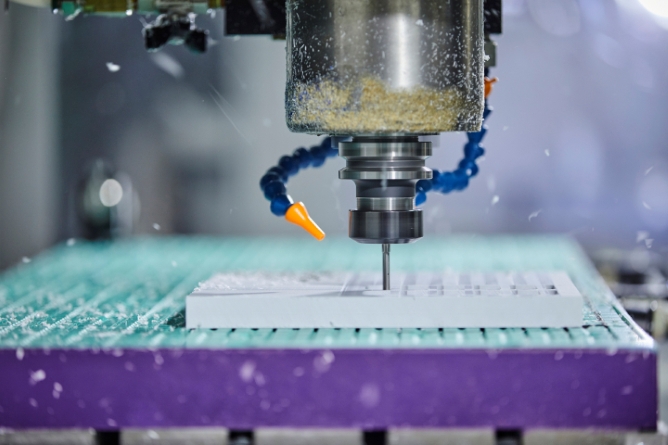 CNC-fræsning er en af de mest anvendte plastbearbejdningsmetoder hos Induflex.