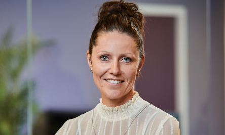 Merethe from Finance is ready to help you with questions regarding Induflex's account