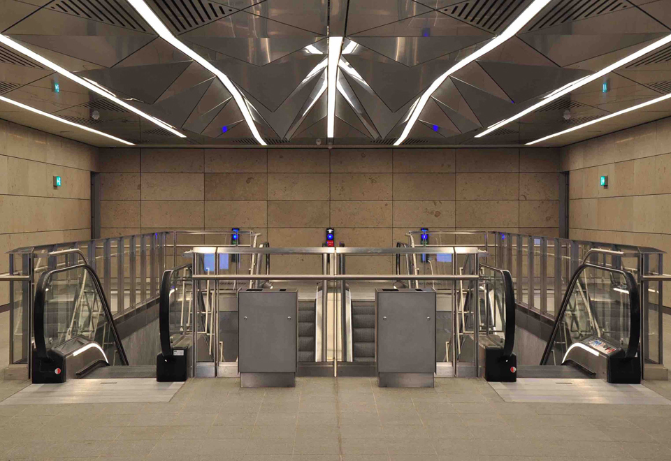 The escape route signs are used on metro stations