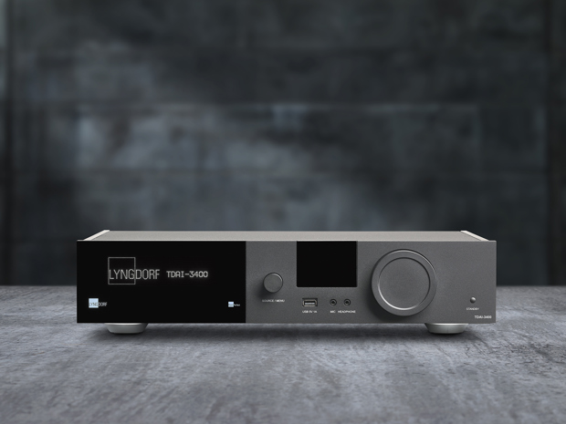Lyngdorf Audio musikanlæg med displayrude af akryl produceret af Induflex