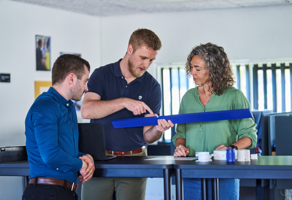 Technical Advisor describes machine part produced with CNC milling.