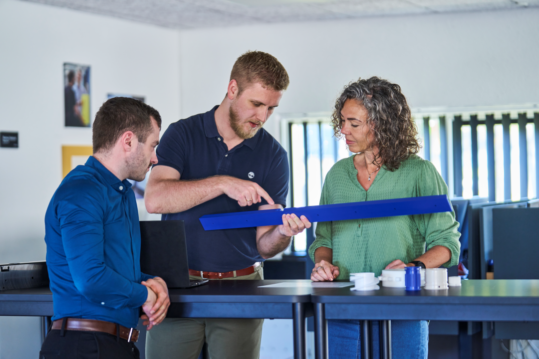 Technical Advisor describes machine part produced with CNC milling.
