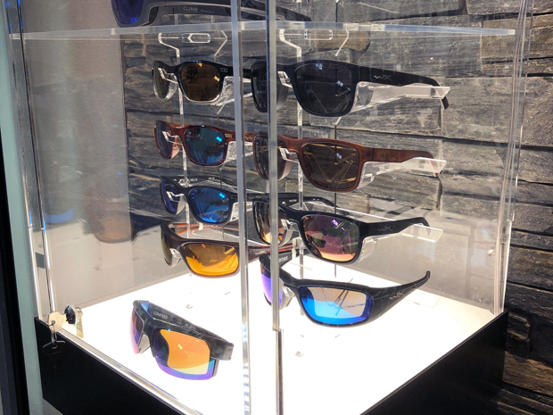 Clear store display in acrylic for glasses