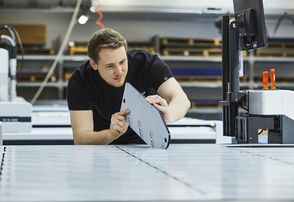 A industry technician at Induflex checks the quality of the cut on a acrylic part cut on a cutting plotter