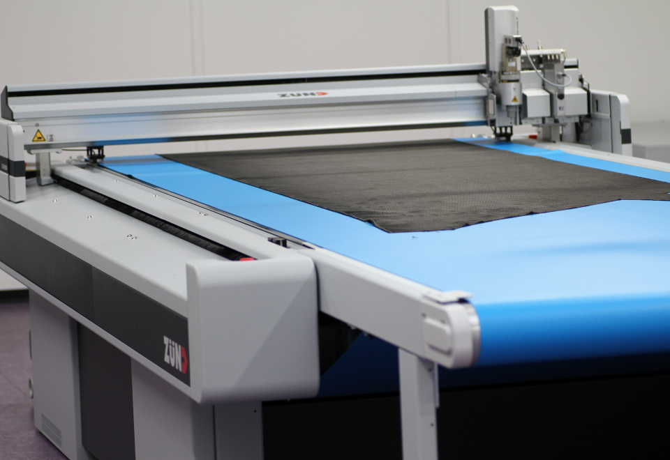 Ny skæreplotter er designet efter at kunne skære højteknologiske materialer.