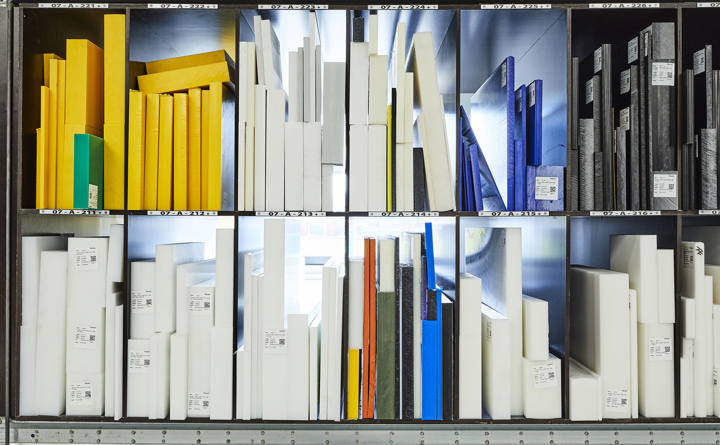 Induflex's inventory of sheets in technical plastics in yellow, white, black and blue